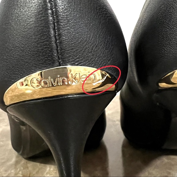 🎉HP🎉 Calvin Klein Pointed Heels Black W/ Gold Tone Logo Accent - Picture 7 of 8